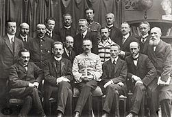 https://upload.wikimedia.org/wikipedia/commons/thumb/4/4c/Rzad_1918.jpg/251px-Rzad_1918.jpg